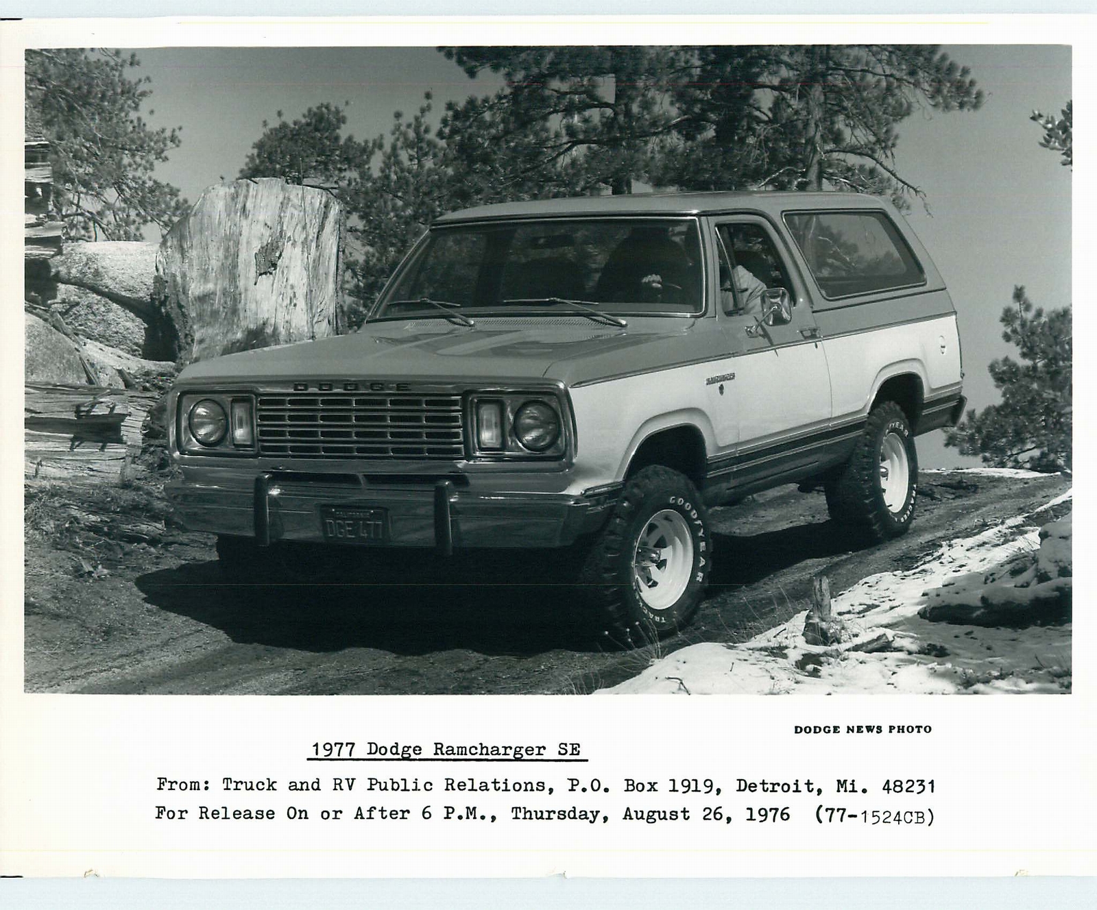 n_1977 Dodge Ramcharger PR Photo-24.jpg